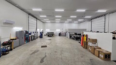 <b>halliin sisään isosta ovesta</b>