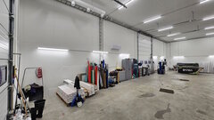 <b>lisävaloja seinällä joka puolella</b>